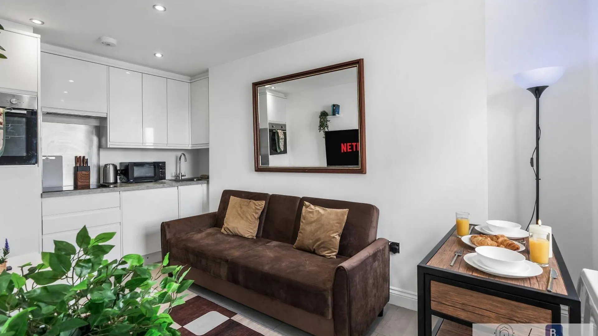 City Centre Top Floor Apartment With Lift Access And 5 Mins Walk To Brighton Station 0*,