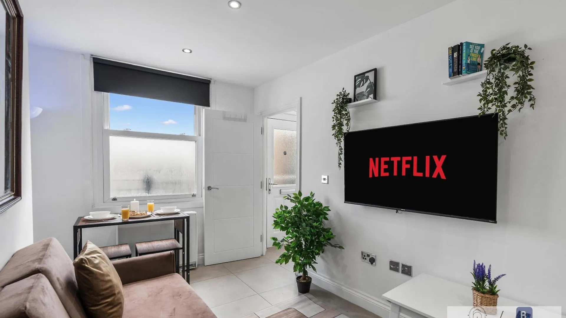 City Centre Top Floor Apartment With Lift Access And 5 Mins Walk To Brighton Station