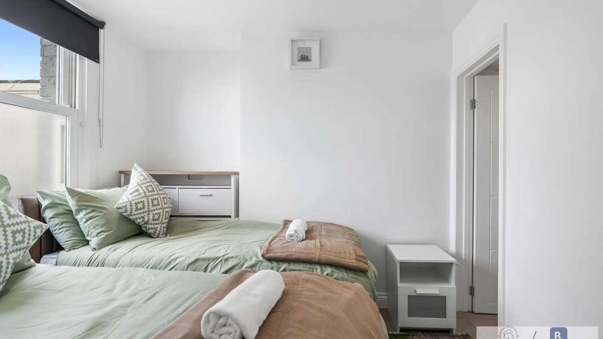City Centre Top Floor Apartment With Lift Access And 5 Mins Walk To Brighton Station