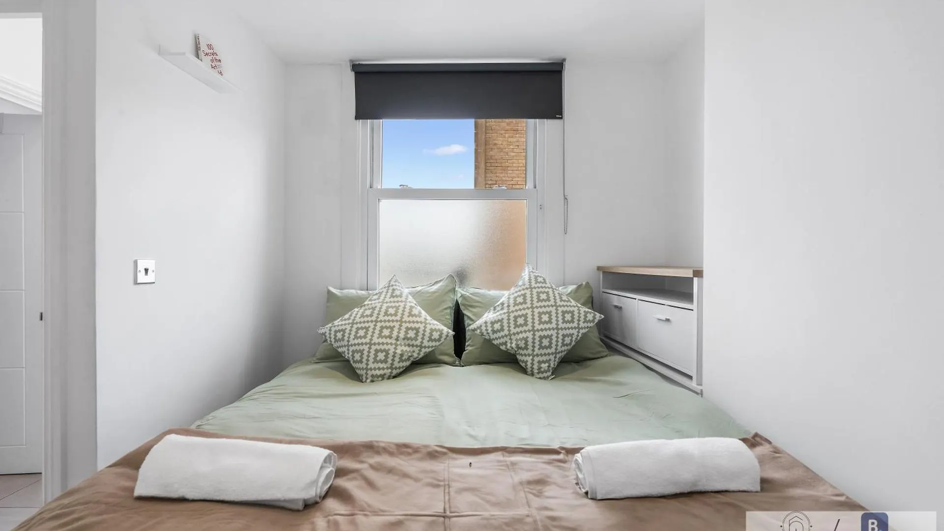 City Centre Top Floor Apartment With Lift Access And 5 Mins Walk To Brighton Station 0*,  영국