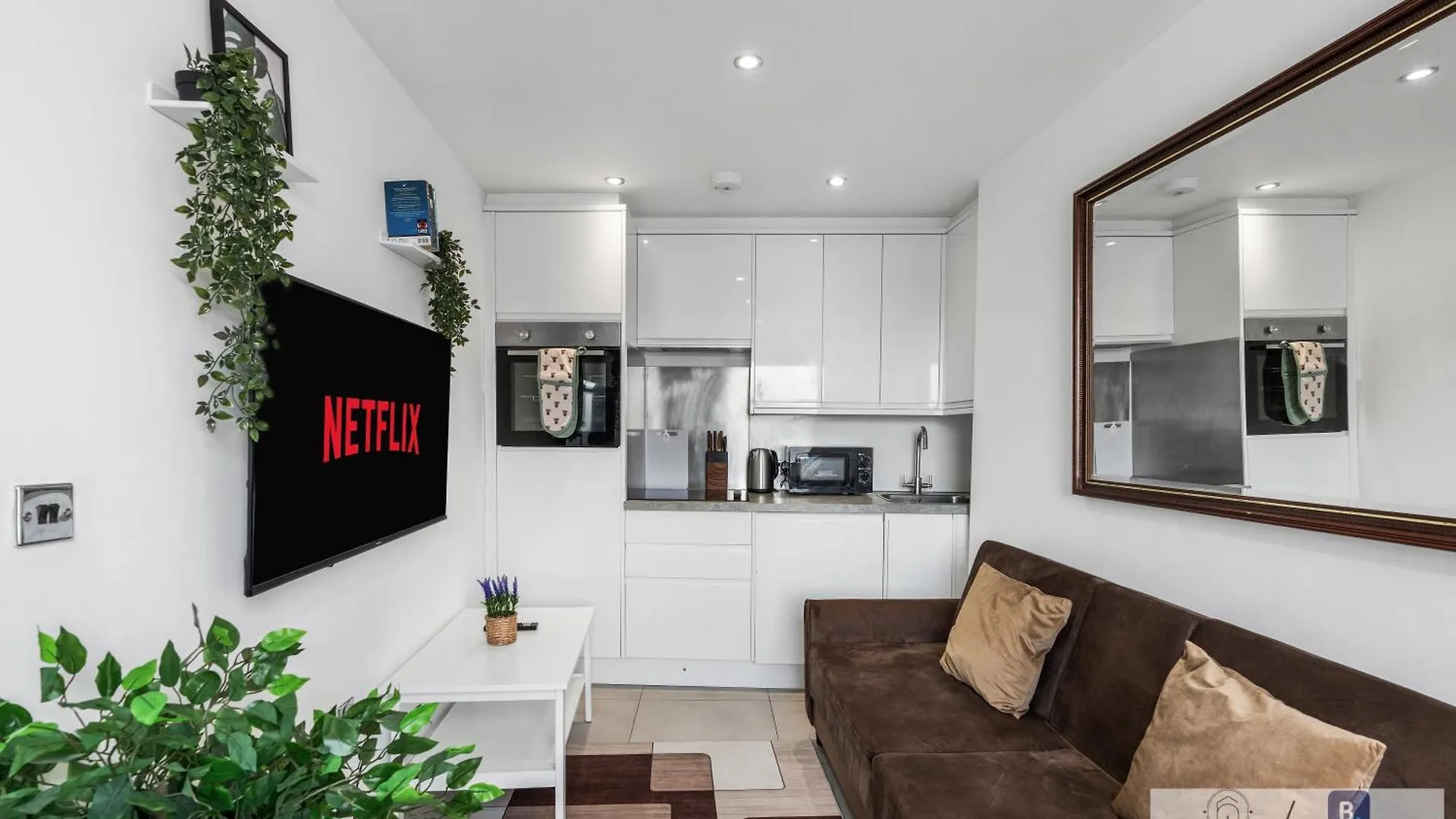 City Centre Top Floor Apartment With Lift Access And 5 Mins Walk To Brighton Station