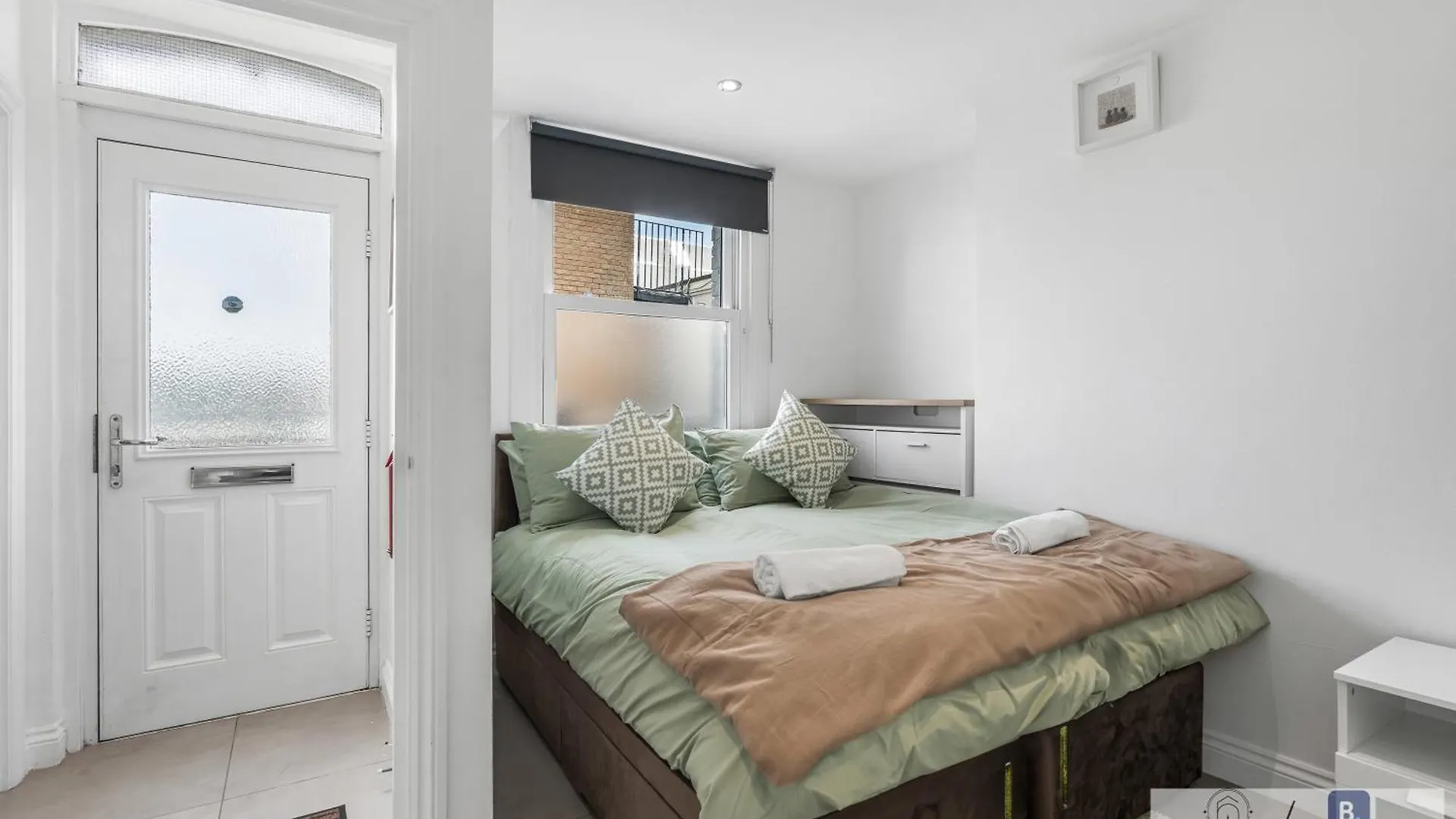 City Centre Top Floor Apartment With Lift Access And 5 Mins Walk To Brighton Station