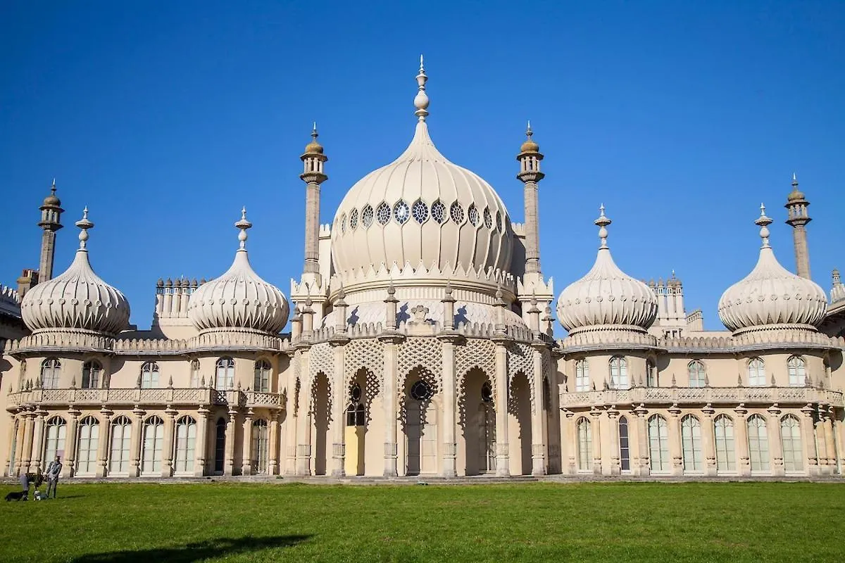City Centre Top Floor Apartment With Lift Access And 5 Mins Walk To Brighton Station